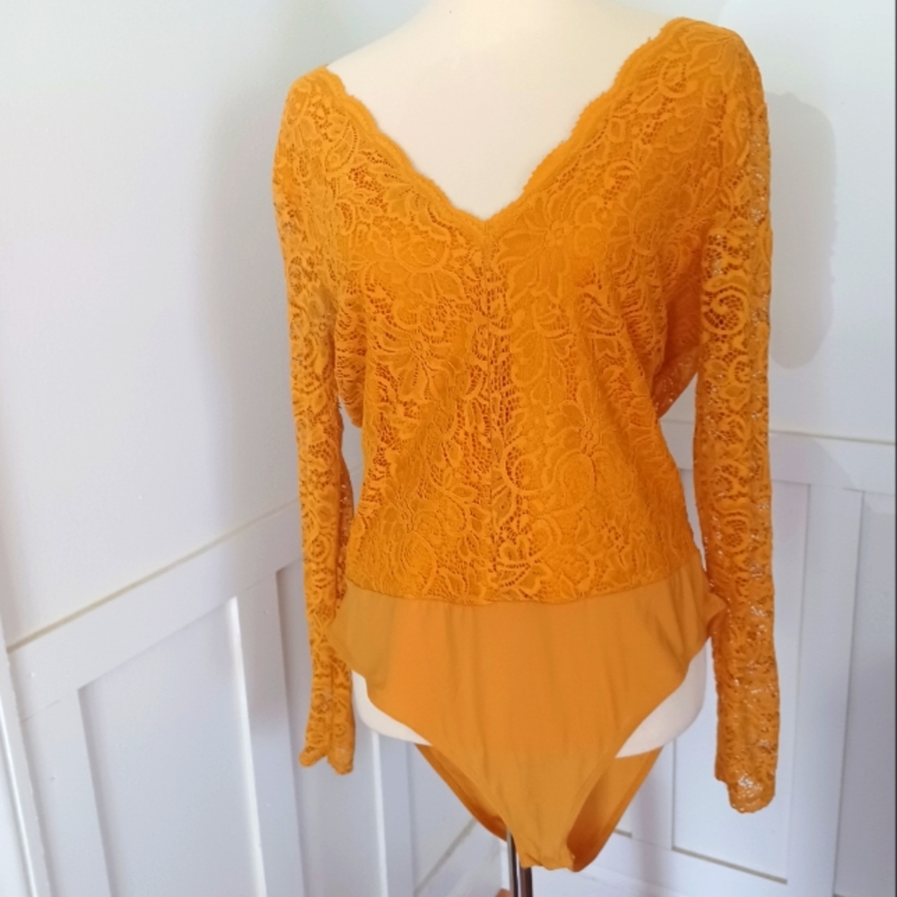 FOREVER 21 Gold Lace Bodysuit V-Neck Sz 2X